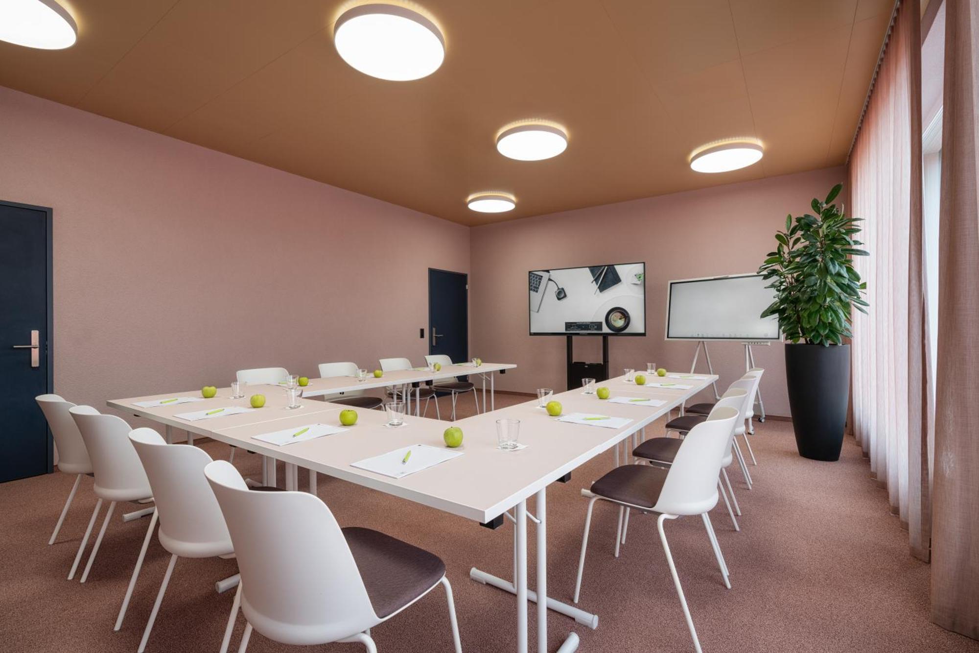 B-Smart Hotel Арбон Экстерьер фото