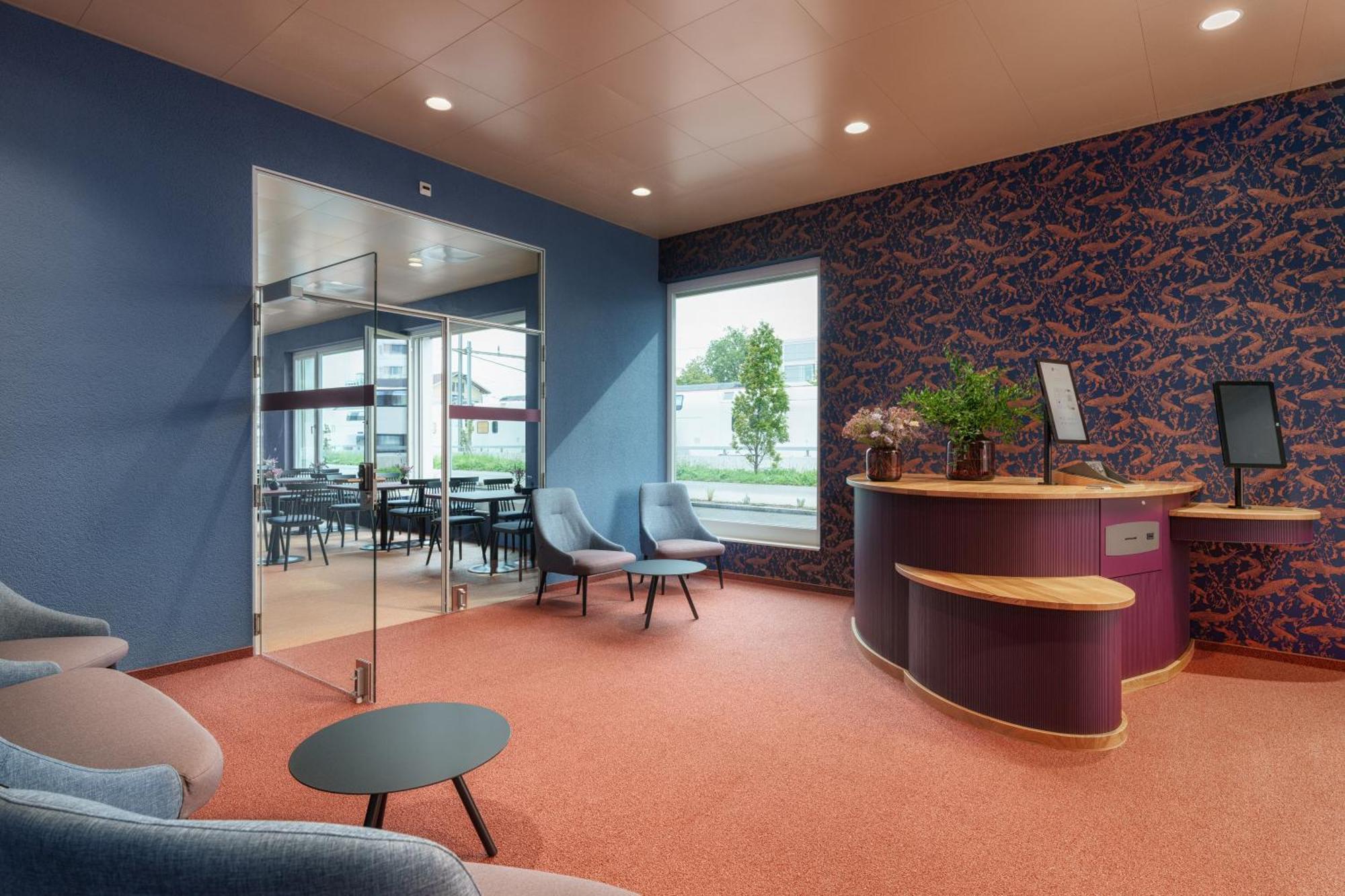 B-Smart Hotel Арбон Экстерьер фото